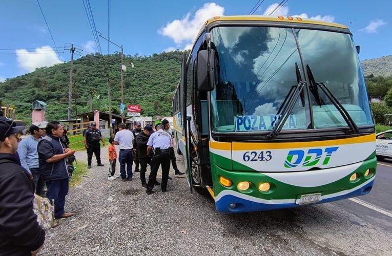 Operativo “Pasajero Seguro” en Xicotepec: 13 vehículos y 32 personas inspeccionadas