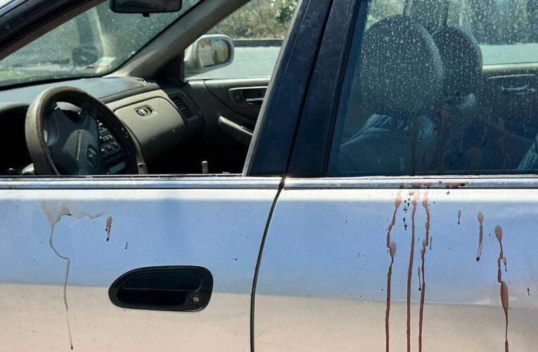 Abandonan vehículo con manchas de sangre en Izúcar de Matamoros