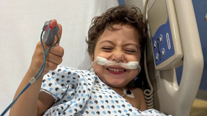 Lorenzo, un pequeño de 5 años con asma severa, necesita tu ayuda para seguir respirando