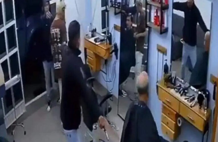 Violento asalto a barbería en San Pedro Cholula queda grabado en video