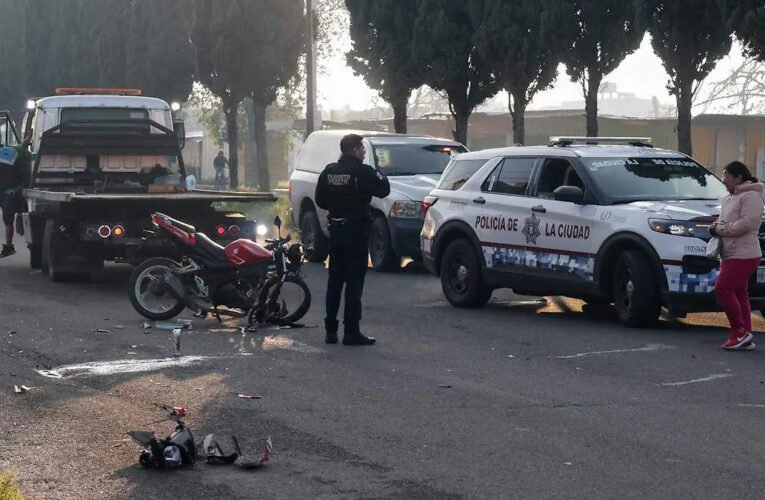 Muere motociclista tras chocar contra un poste en Bosques de San Sebastián