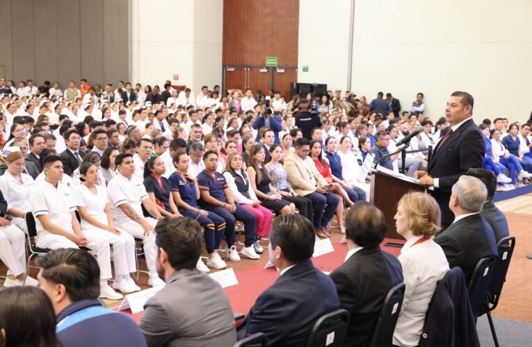 Gobierno de Puebla e IMSS-Bienestar impulsan a jóvenes del sector salud con visión humanista