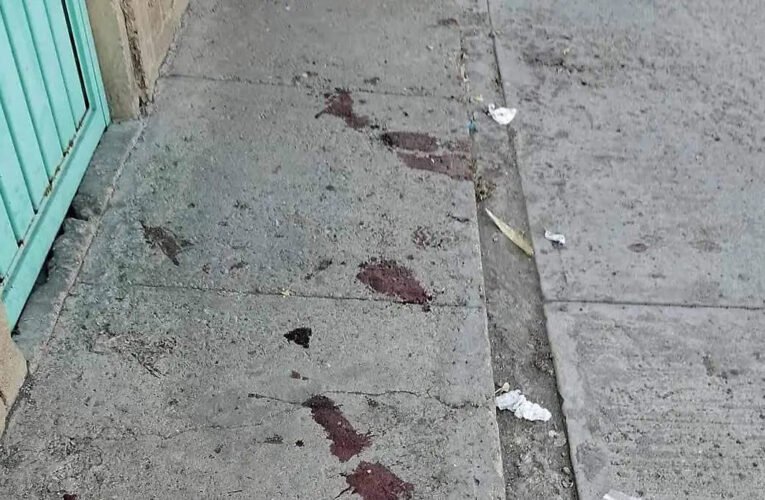 Joven es apuñalado y dejado herido frente a guardería en Izúcar