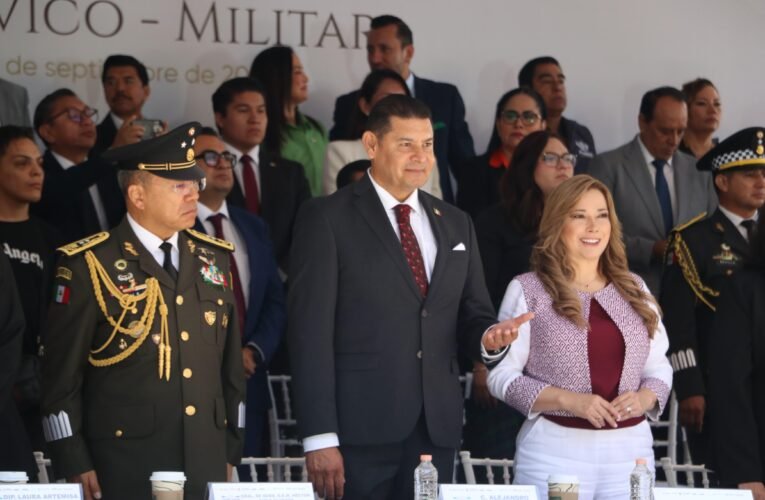 Saldo blanco en los festejos patrios de Puebla; Armenta encabeza Desfile Cívico-Militar
