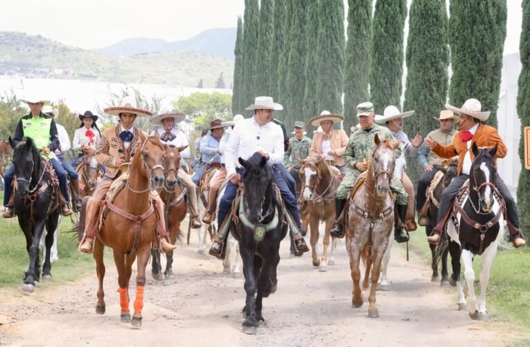 Cabalgata cívico-militar reafirma identidad nacional y compromiso con la paz