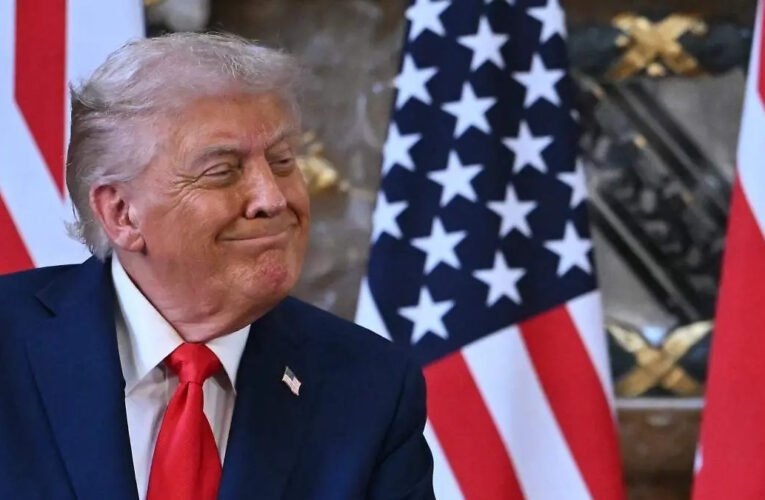 Trump amenaza con retirar licencias a medios que lo critiquen