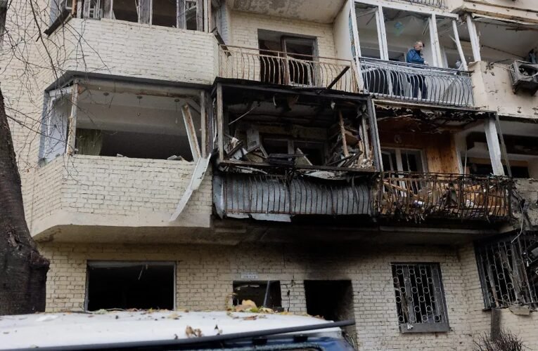 Ataques rusos en Ucrania dejan sin vida a dos periodistas y un rescatista