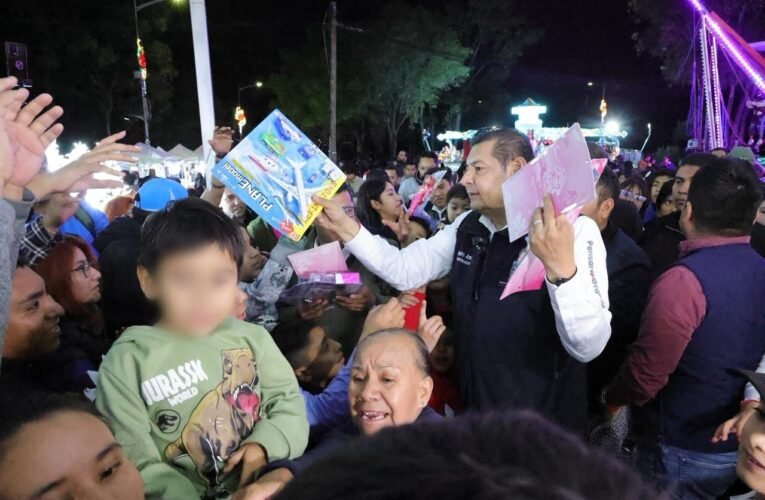 CON LA ENTREGA DE 5 MIL JUGUETES, GENERA BIENESTAR Y FELICIDAD EL GOBIERNO DE PUEBLA 