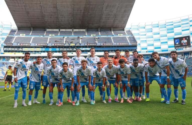 GOBIERNO DE PUEBLA DA SEGUIMIENTO A LA REPARACIÓN DEL CÉSPED EN EL ESTADIO CUAUHTÉMOC